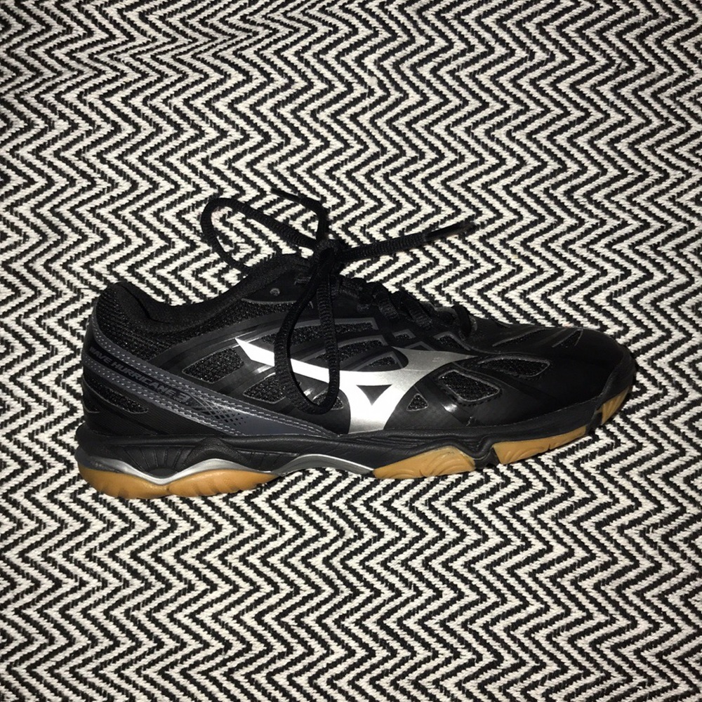 Women’s volleyball court shoes